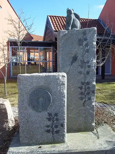 &quot;Kat&quot; (bronze p&aring; granit), 1997. Mariebo, Tversted