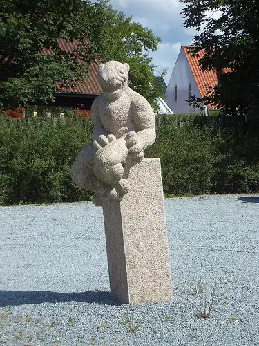 &quot;Menneskedyr&quot; (granit), 2007-08. Bjergby