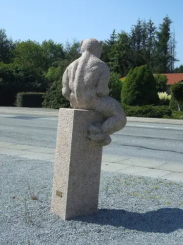 &quot;Menneskedyr&quot; (granit), 2007-08. Bjergby