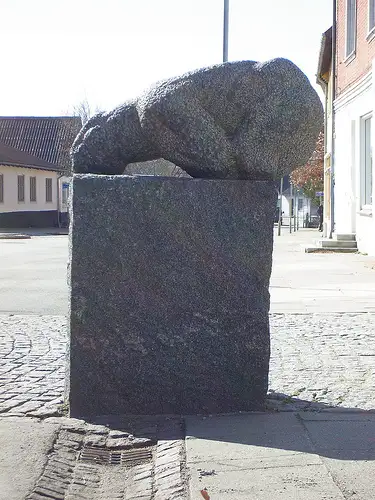 &quot;Tordenkalv&quot; (granit), 1999. Bindslev