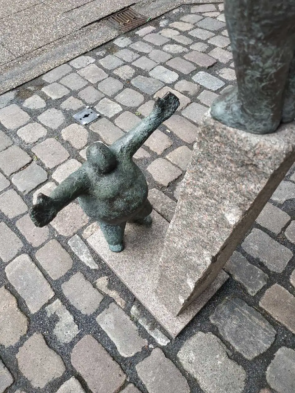 Grib mig (granit, bronze), 2015. Hj&oslash;rring